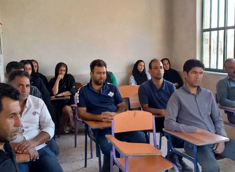 جلسه آموزش خانواده با موضوع آموزش مهارت های زندگی